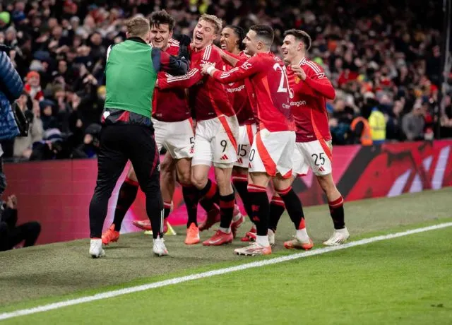 MU vượt khó sau chiến thắng nhọc nhằn 3-2 trước Ipswich